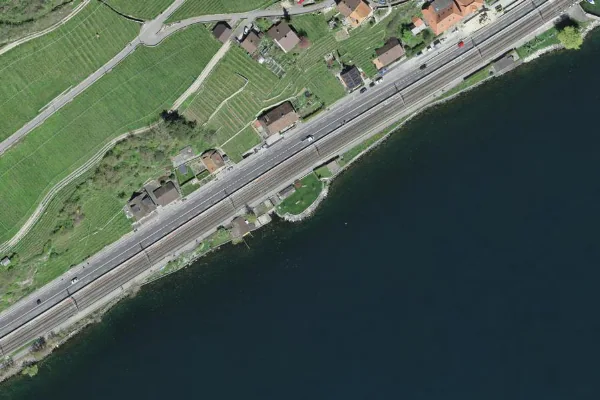 Luftbild des Kartenstandorts von Badeplatz Tüscherz in Twann-Tüscherz