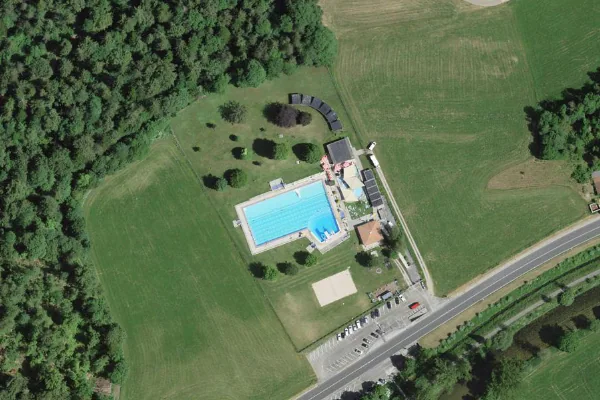 Luftbild des Kartenstandorts von Piscine des Combes in Val-de-Travers