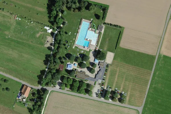Luftbild des Kartenstandorts von Schwimmbad Kölliken in Kölliken