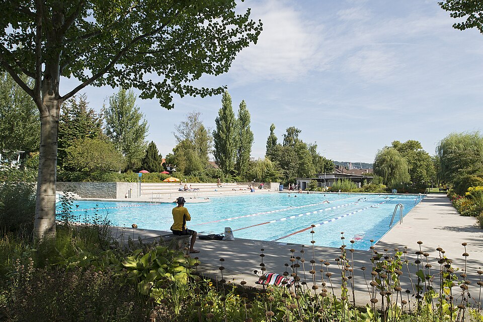 Schwimmerbecken im Freibad Letzigraben in Zürich