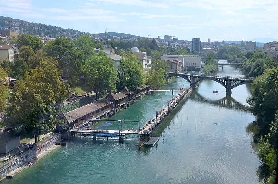 Flussbad Unterer Letten an der Limmat in Zürich
